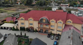 Готель Близниці
